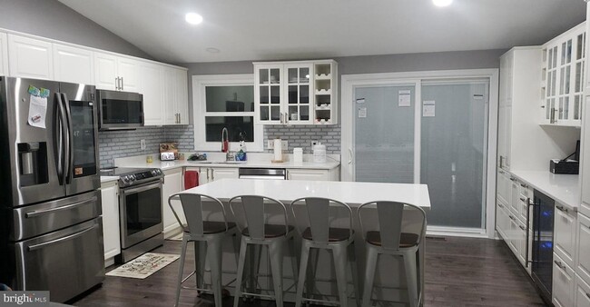 Primary Photo - 1385 Rollinghouse Dr