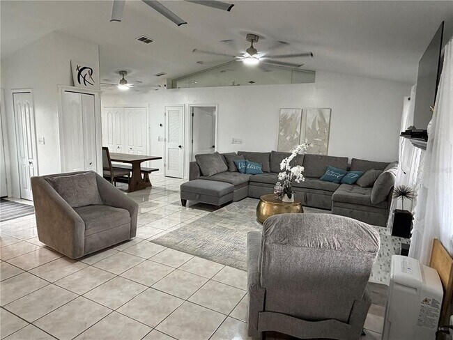 Building Photo - 305 Michigan Pl