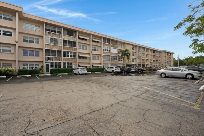 Building Photo - 410 SE 2nd St