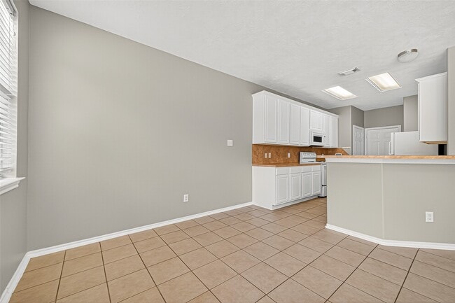 Building Photo - 110 N Burberry Park Cir