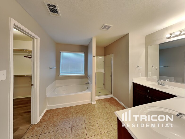 Building Photo - 5401 Creek Hill Ln