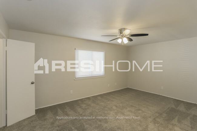 Building Photo - HOME FOR RENT!