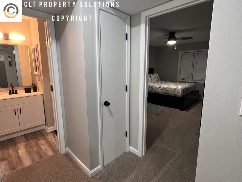Hallway - 1914 Meadowlark Ln