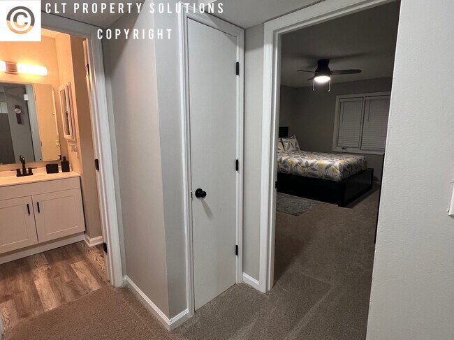 Hallway - 1914 Meadowlark Ln