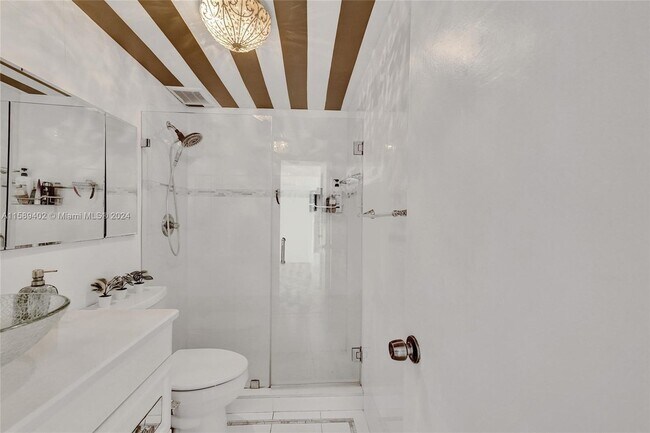 Building Photo - 1880 S Treasure Dr