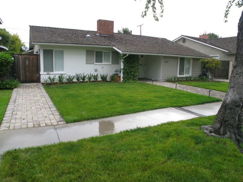 Building Photo - 5137 E Vista Hermosa St