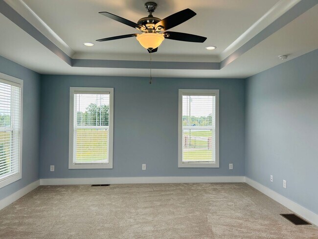 Building Photo - Stunning 4 bedroom 2.5 bath near Downtown Newnan! Must see!