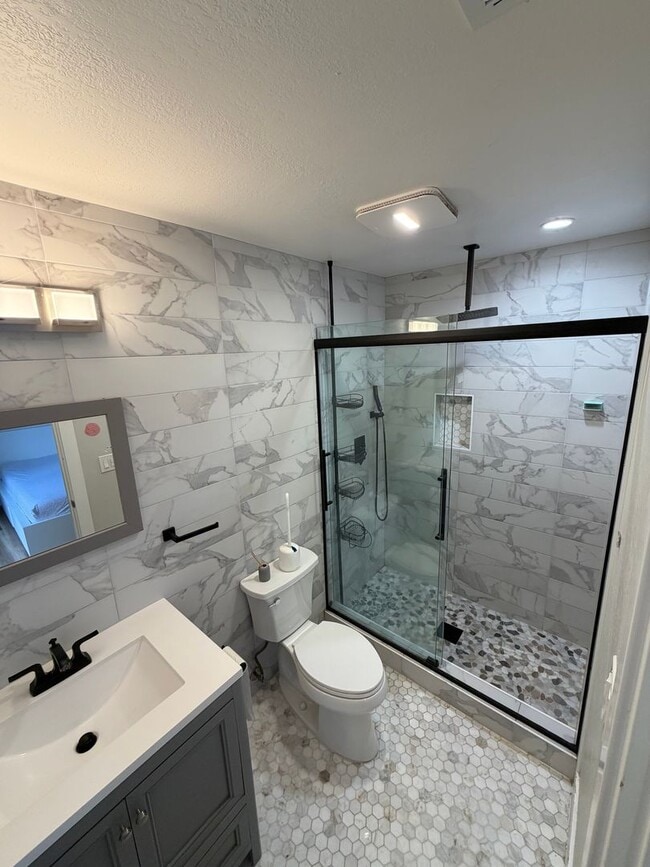 Building Photo - Bright and Modern 3BD/2BA Single-Family Ho...