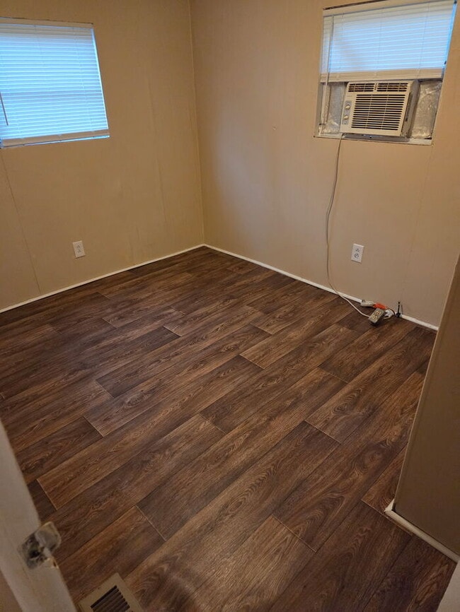 Building Photo - 2827 Friendly Ln