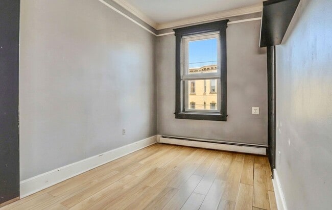 Building Photo - 388 Baldwin Ave