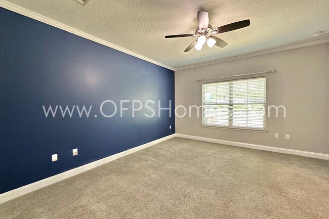 Building Photo - South Crestview 4/3 Available NOW!