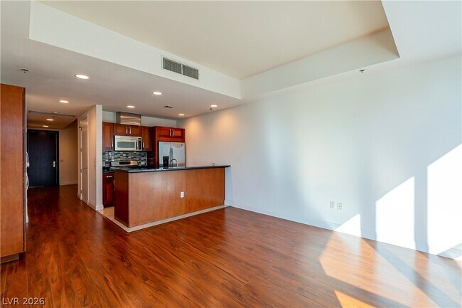 Building Photo - 4525 Dean Martin Dr