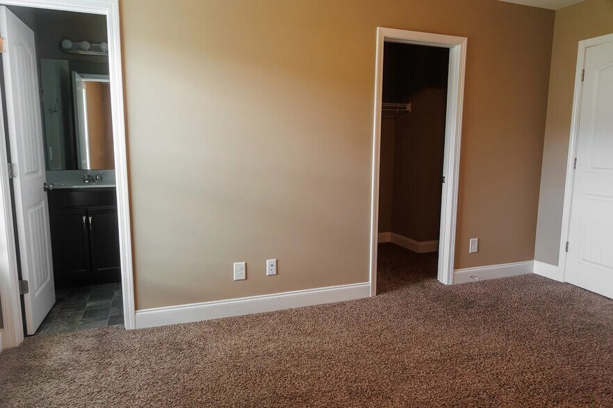 Building Photo - 1775 Spring Water Dr