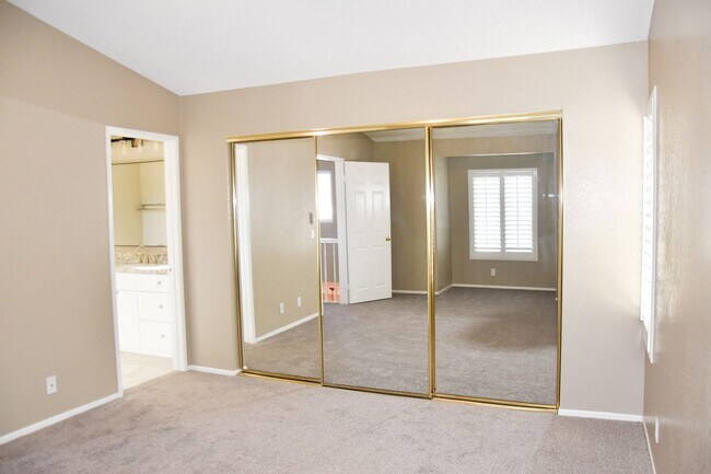 Building Photo - Beautiful 2 Story Home For Rent