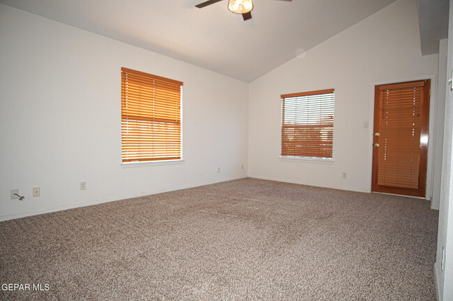 Building Photo - 12941 Tierra Salas Dr