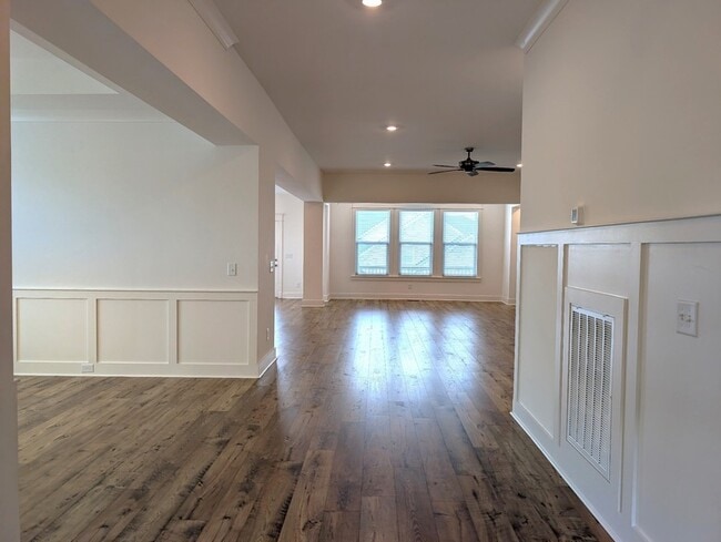 Building Photo - 2001 Largo Ct