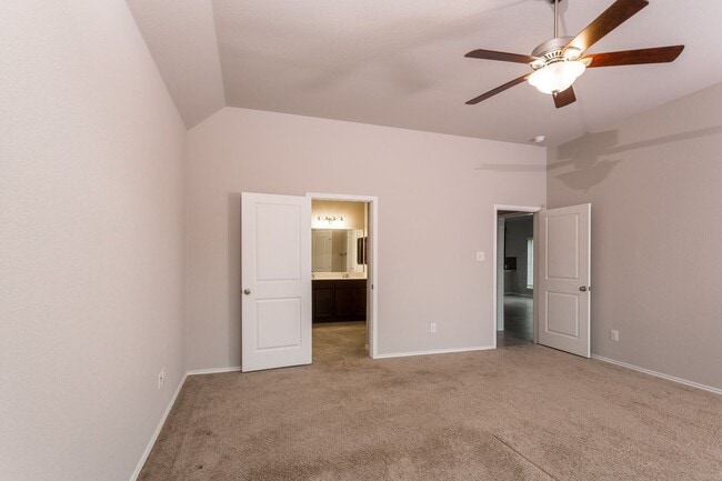 Building Photo - Comfort Meets Style – 3BR/2BA Home in Manor!