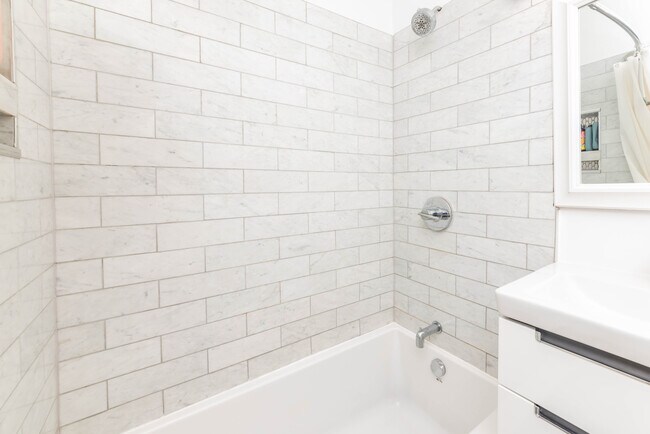 Building Photo - 1750 N Wells St