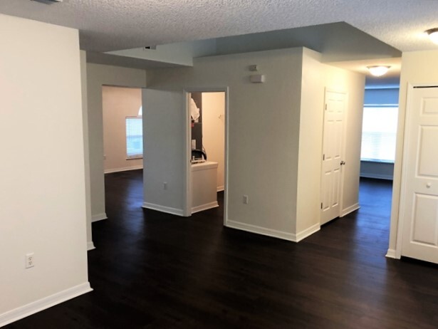 Building Photo - 5523 Ashleigh Park Dr