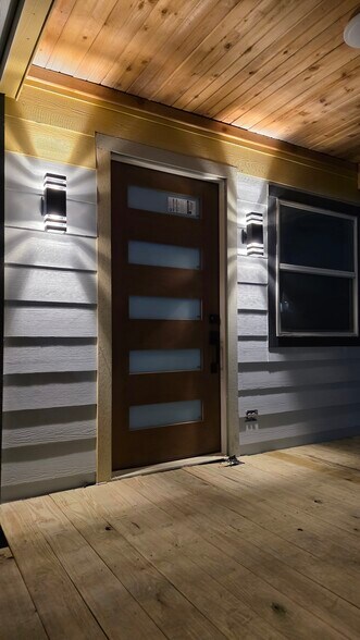 Building Photo - 9426 Sandra St