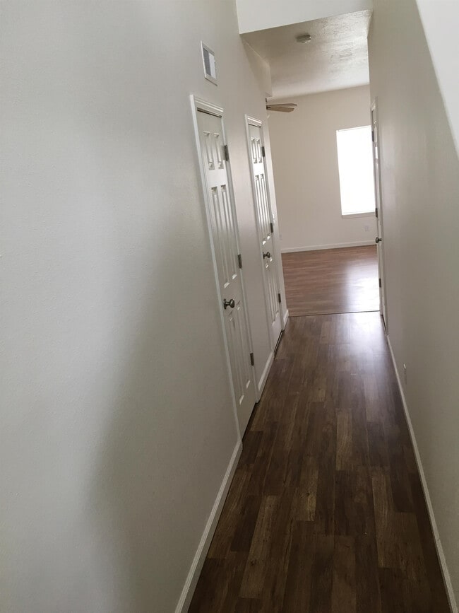 Building Photo - 400 Par Ave