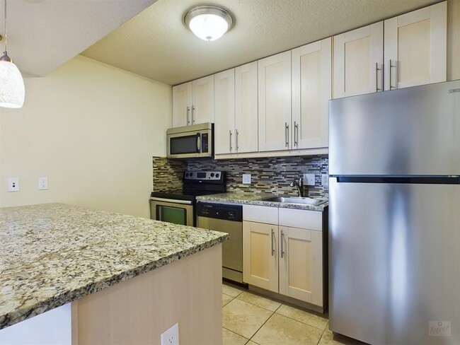 Building Photo - 7685 Northcross Dr