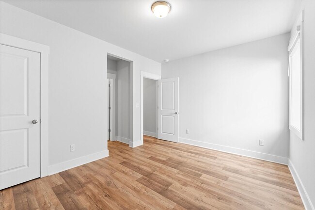 Building Photo - Brand New Lake Front Davidson Townhome
