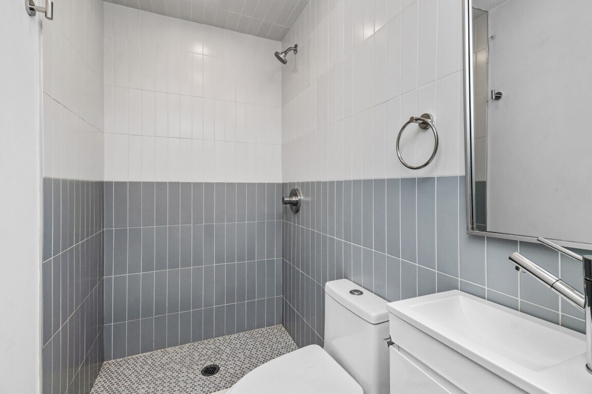 Building Photo - 86 Chelsea St