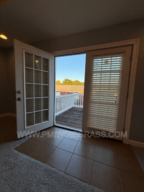Building Photo - 108 Peregrine Way