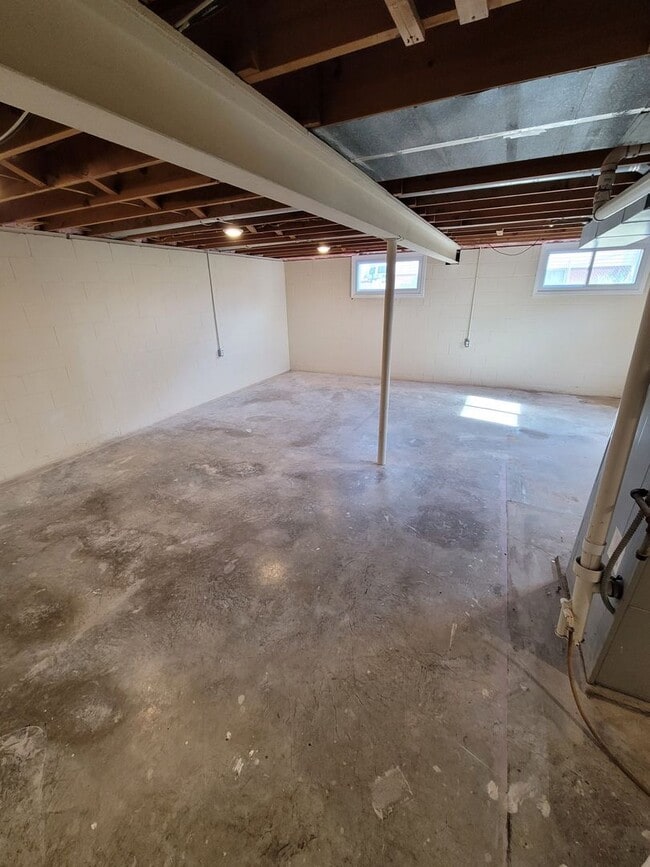 Building Photo - 3 Bedroom, 2 Bath Single Family Home in Camanche, IA