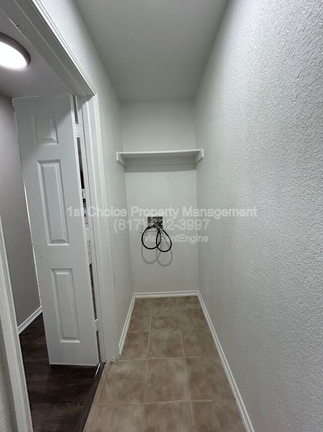 Building Photo - 1249 Round Pen Run