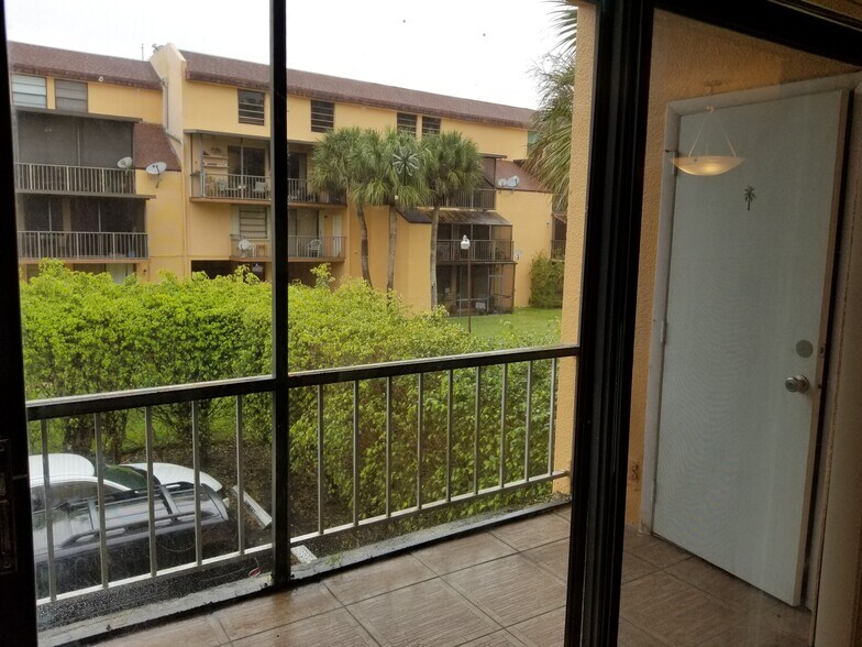 Building Photo - 430 Commodore Dr