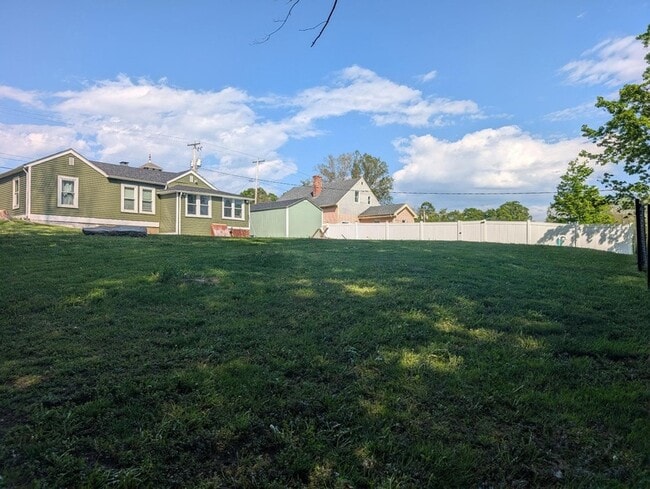 Building Photo - 381 1st NH Turnpike