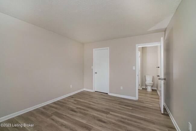 Building Photo - 4103 Willowview Blvd