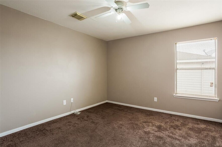 Building Photo - 21910 Willow Downs Dr