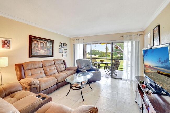 Building Photo - 5715 Fairway Park Dr