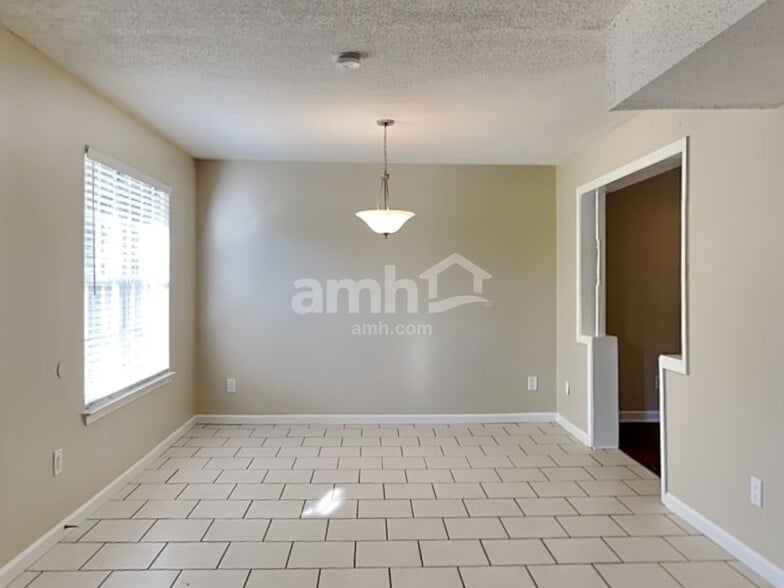 Building Photo - 131 The Esplanade Way SW