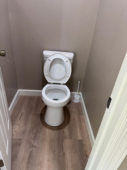 Building Photo - 1617 Lawton Ave