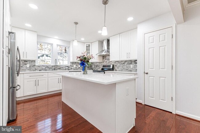 Building Photo - 7716 Green Garland Dr