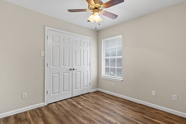 Building Photo - 217 E Craven Ave