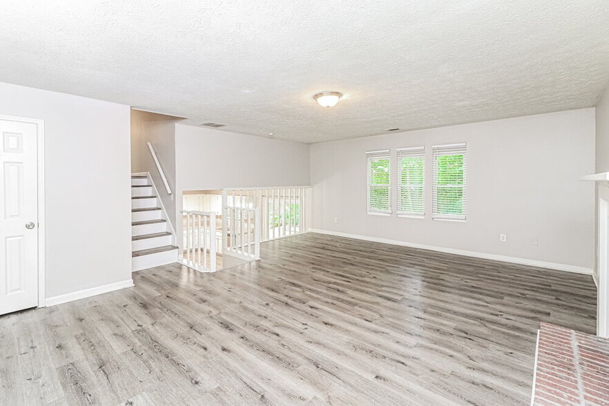 Building Photo - 5895 Brookside Dr SE