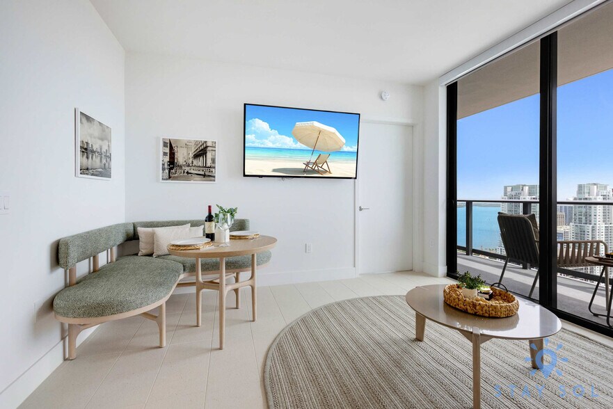 Building Photo - 601 NE 1st Ave