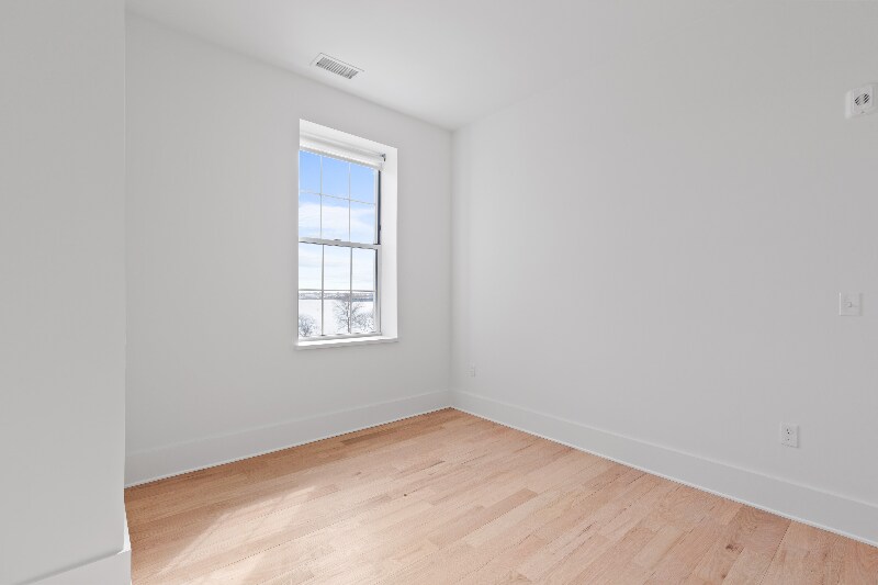 Building Photo - 31 Hope St