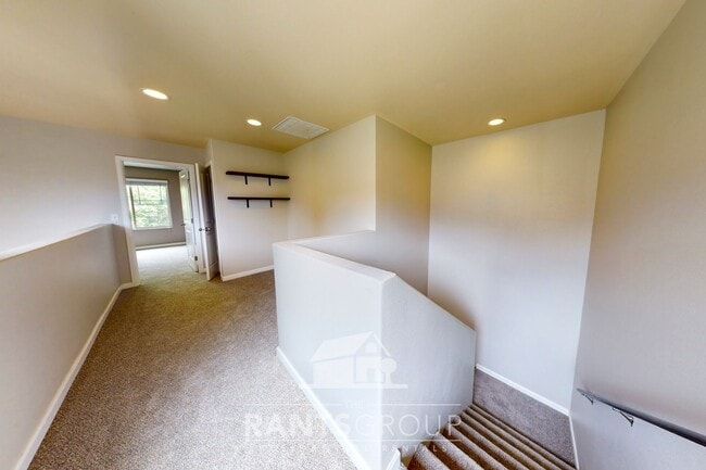 Building Photo - Stylish 3-Bedroom Townhome in Great West Olympia Location