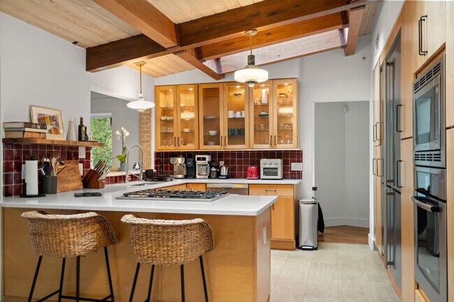 Building Photo - 2720 N Fillmore St