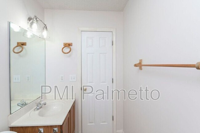 Building Photo - 212 Brookstone Way