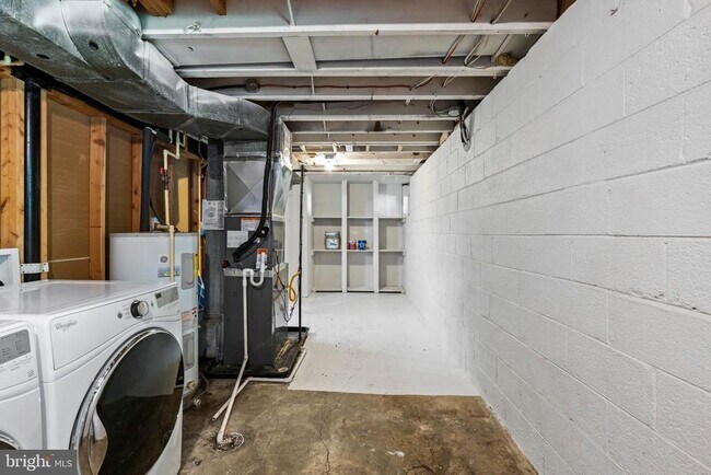 Building Photo - 10422 Floral Dr