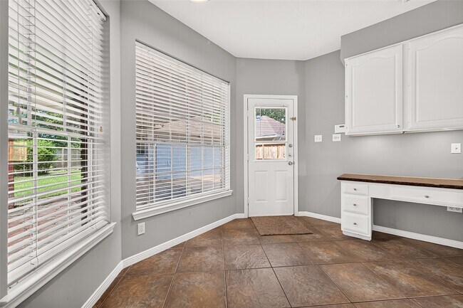 Building Photo - 2106 Avenida La Quinta St