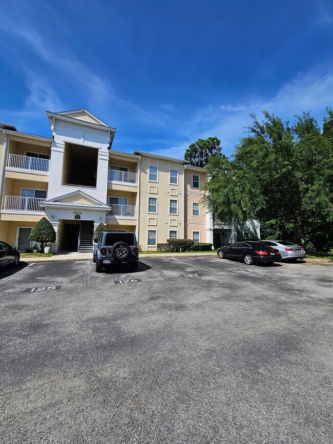 Building Photo - Top floor 3/2 unit in the gated Summer Key...