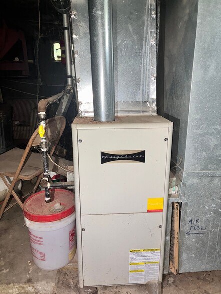 Building Photo - 3511 Converse Ave